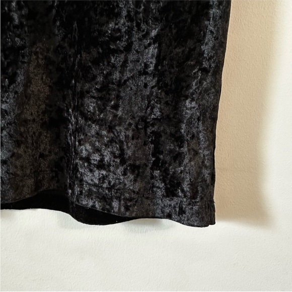 HOLLISTER EUC | Women’s Velvet Black Short Sleeved Top size Medium - Picture 2 of 7